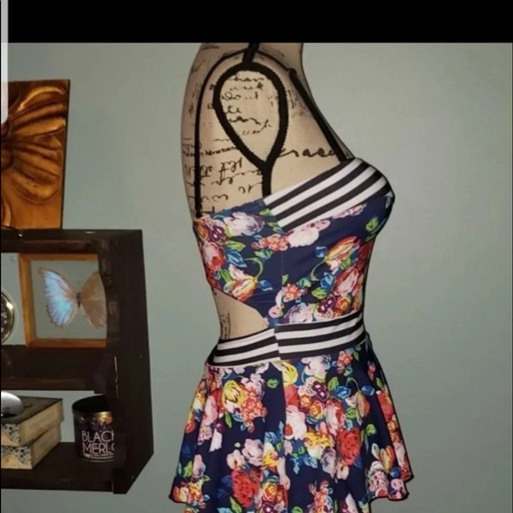 Pinup Couture 2-piece Reversible Tankini M(8-10) - Picture 10 of 11